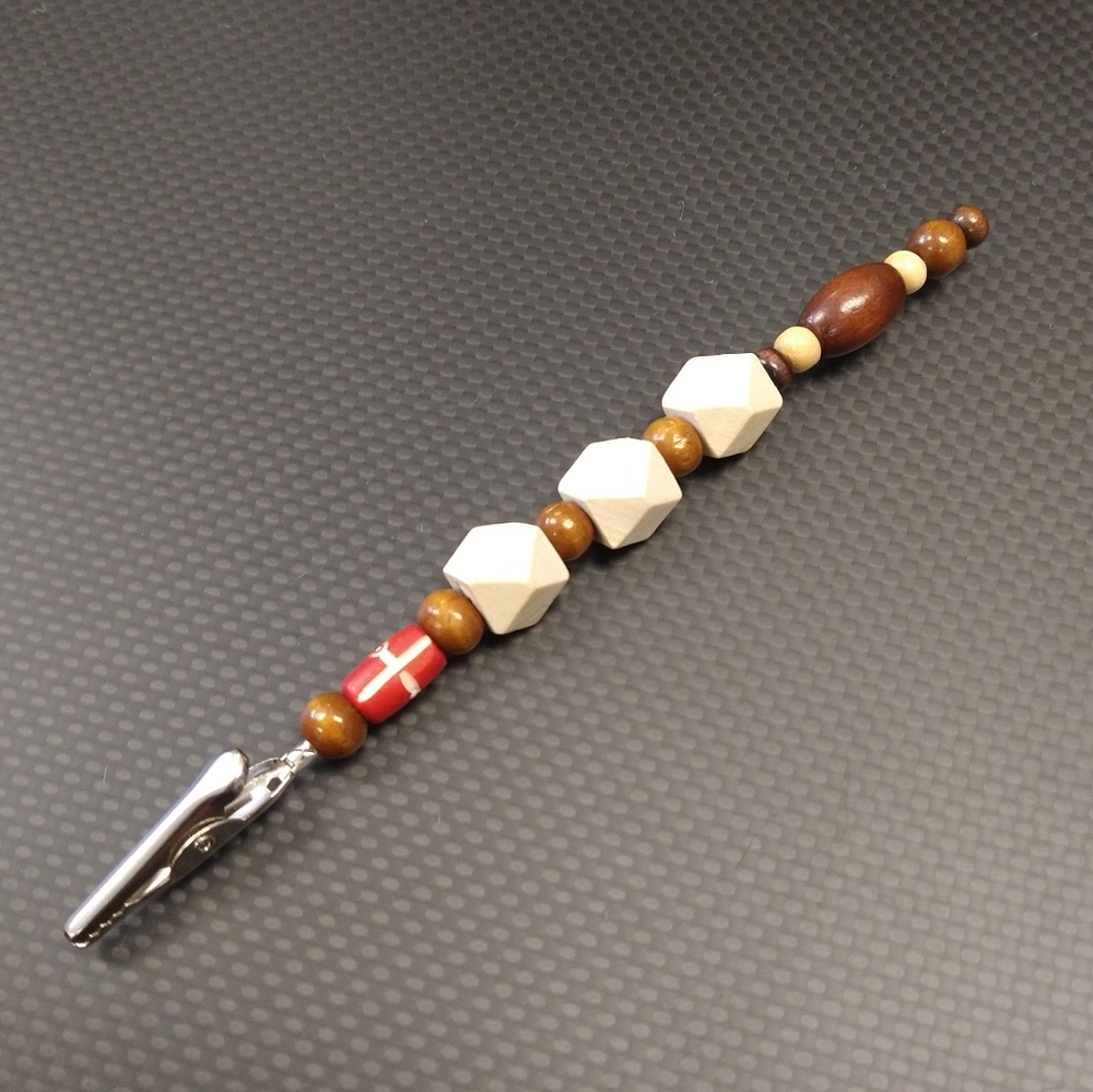 🪶 Beaded Roach Clips